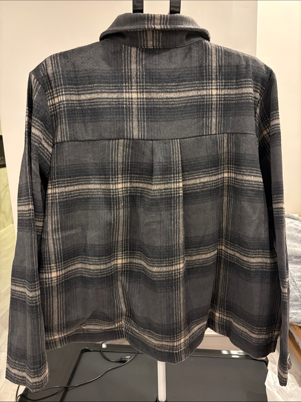 Banana Republic Plaid Collared Women’s Jacket - Black & Gray - Picture 2 of 5
